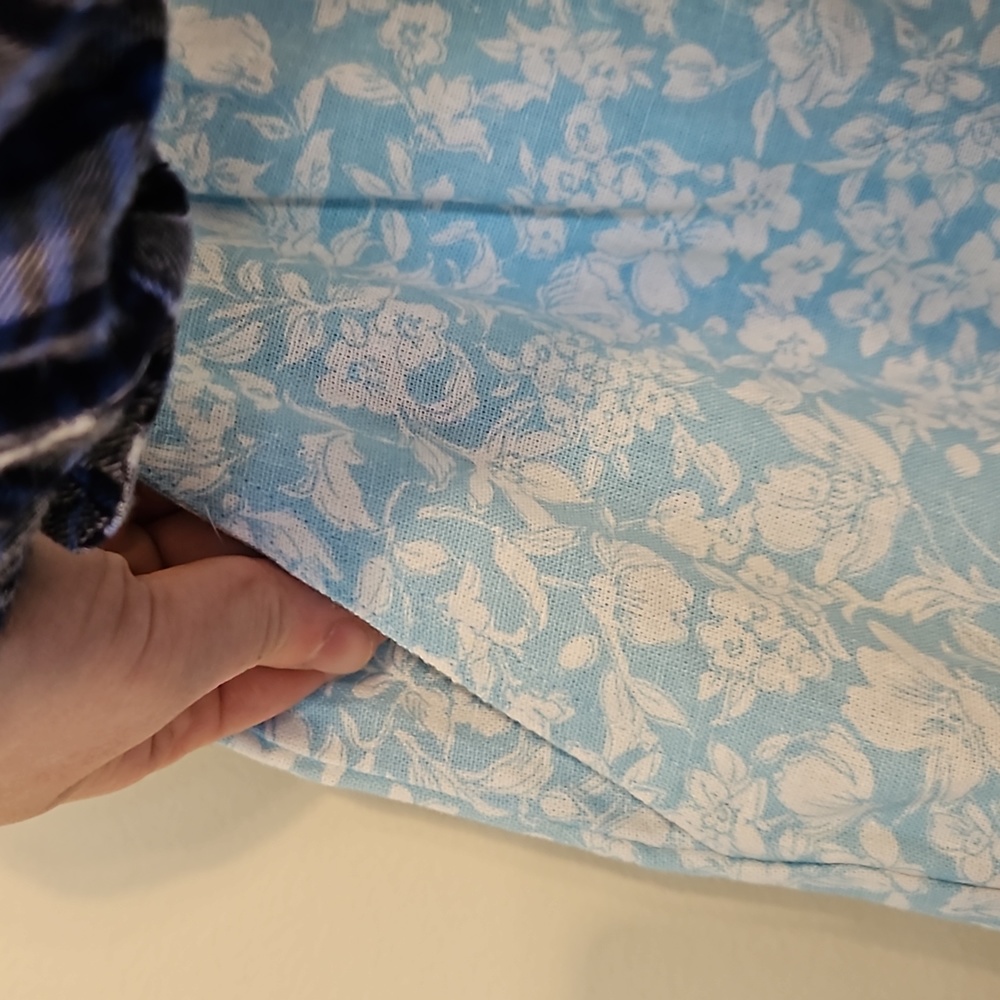 Land N Sea CaribbenBlue and white Floral pull on linen blend Capri/Cropped Pants - Picture 2 of 6
